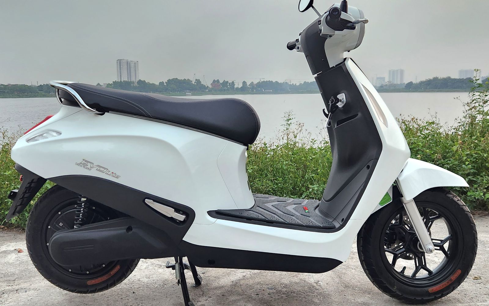 Electric Motorbike Rental: Battery Swap Policy
